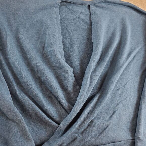 Nike Sweatshirt Women XL Blue Polyester Dri Fit Cut Out Back Round Neck Pullover - Picture 8 of 10